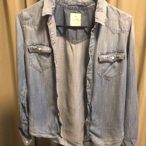 American Eagle Medium Wash Denim Button Up - Picture 1 of 3